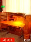 Bureau "malle" vers 1960, placage acajou, plan de travail htre massif, clairage intgr.