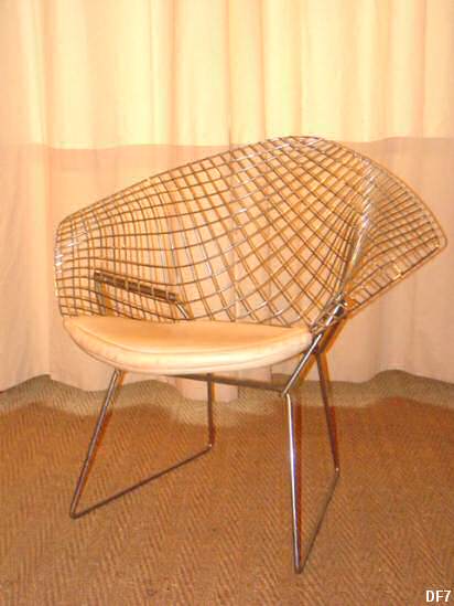 Fauteuil de dtente d'Harry BERTOIA, modle DIAMOND CHAIR, dition: 1952 par KNOLL Int., rsillage en mtal chrom, assise en PVC.