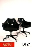 Rare fauteuils de bureau Eero Saarinen edition Knoll vers 1960, pied cruciforme sur roulettes, assise tournante, rsine et mtal laqu noir, galette noire. Parfait tat.