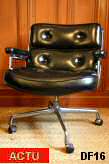 Charles et Ray EAMES "TIME LIFE CHAIR" 1960 Executive Work Chair, structure en fonte d'aluminium, roulettes, pivotante, modle large, cuir noir