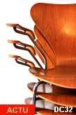 Chaise accoudoirs" série 7 "Arne Jacobsen