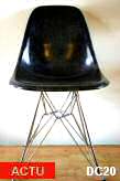 Chaise "Charles EAMES" en fibre de verre d'poque, pied dition rcente, coloris noir