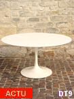 Table Eero SAARINEN, date de cration: 1956, modle vers 1970, plateau en mlamin blanc, parfait tat, pied Tulipe d: KNOLL International.