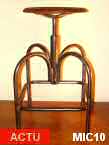 Tabouret vers 1950, rglable, pitement original, mtal brut et htre cir.