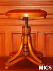 Tabouret vers 1930, pied perroquet, bois courb