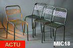 Srie de 4 chaises tubulaires, assise et dossier mtal ajour. Intressant jeu de transparence pour ces chaises en acier.