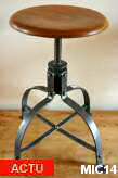 Tabouret d'atelier en acier brut, vers 1950, assise multiplis de htre, hauteur rglable; modle en fer plat