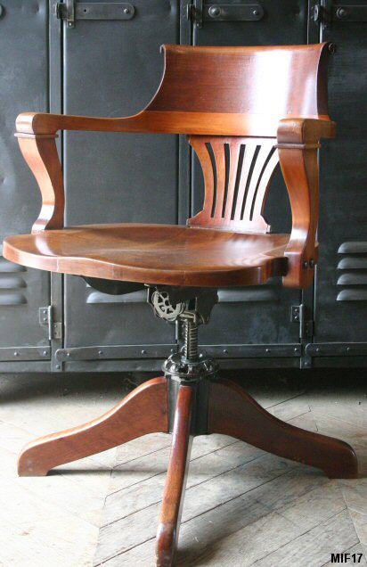 Fauteuil de bureau de type "amricain", vers 1920, trs beau modle de chez "STANDARD", pivotant et basculant, rglable en hauteur, acajou blond.