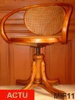 Fauteuil en bois courb THONET vers 1930, pied perroquet, pivotant , rglable en hauteur, htre cir, cannage neuf.