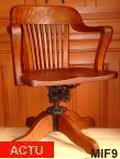 Fauteuil de bureau de type "amricain", vers 1930, joli modle, trs rare, pivotant et basculant, rglable en hauteur, chne massif.