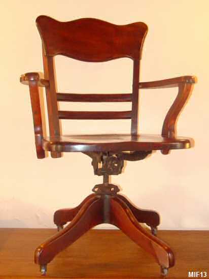 Fauteuil de bureau de type "amricain", vers 1930, joli modle de chez "STANDARD", trs rare, pivotant et basculant, rglable en hauteur, acajou massif.