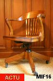 Fauteuil de bureau de type "amricain" origine USA, vers 1930, joli modle, trs rare, pivotant et basculant, rglable en hauteur, chne massif.