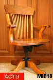 Fauteuil amricain "ART POPULAIRE", vers 1920,  pivotant et basculant, rglable en hauteur, htre massif.