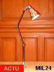 Lampe industrielle anglaise, vers 1950,  fixer, bras articul, rflecteur alu.