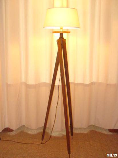 Lampadaire trpied de gomtre vers 1950