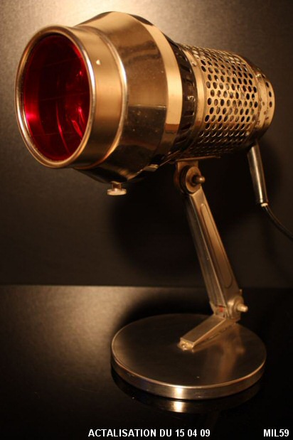 Lampe Sollux "Grandiosa", mod�le 54, articul�e, m�tal nickel�, poign�es en bak�lite, filtre rouge.