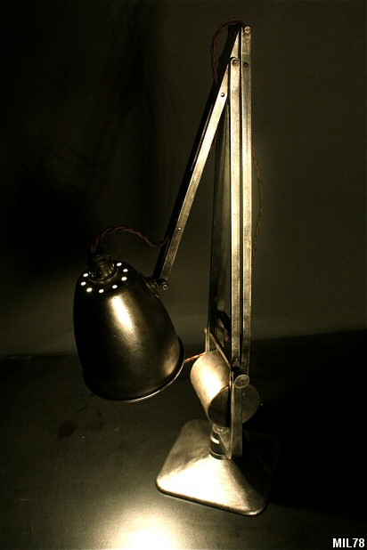 Lampe de bureau  contrepoids, Hadrill & Horstmann vers 1945, Angleterre, aluminium et acier bross.