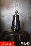 Lampe industrielle (suspension), modle ancien vers 1940 (avec poulie), mail noir extrieur, blanc intrieur, trs bon tat, 4 pices disponibles 