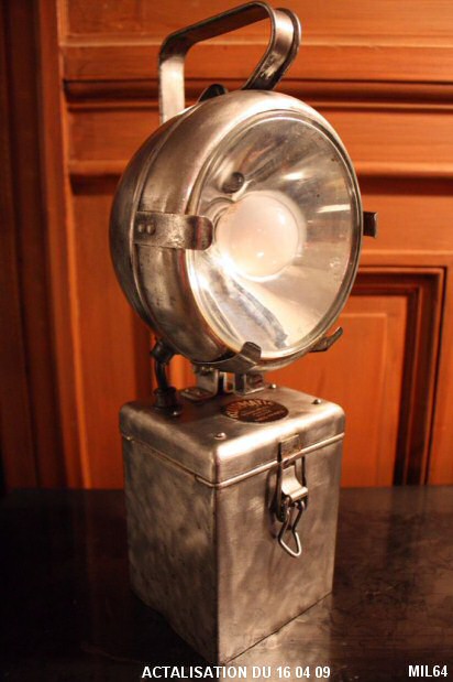 Lampe de cheminot ECLAIRMATIC vers 1950, faisceau r�glable, joli mod�le de lampe industrielle, acier bross�, c�blage sur secteur