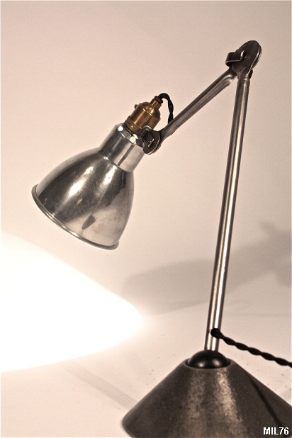 Lampe "GRAS"  poser, vers 1950, socle fonte, bras articul, rflecteur aluminium poli; parfait tat