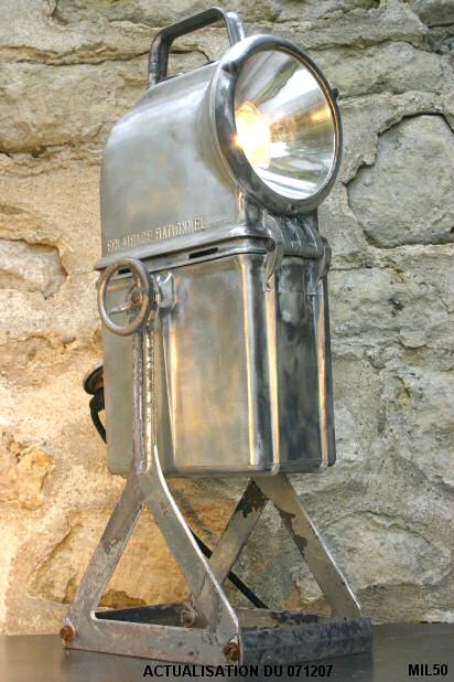Lampe de mineur vers 1950, joli mod�le de lampe industrielle, fonte d'aluminium, c�blage sur secteur