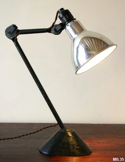 Lampe "GRAS" à poser, vers 1950, socle fonte, bras articulé, réflecteur aluminium poli; parfait état