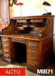 Bureau  cylindre de type dos d'ne vers 1930, de marque "STANDARD", rideau coulissant, poignes sculptes, 8 tiroirs intrieurs partie haute, 2 tablettes; 8 tiroirs extrieurs, verrouillage automatique; chne massif. 