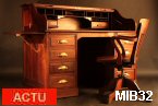 Bureau  cylindre de type dos d'ne vers 1930 de marque FRANCO AMERICAIN, rideau coulissant, joues articules, 8 tiroirs, 2 tablettes, intrieur 2 tiroirs, tablette repliable sur ct gauche, nombreuses tagres. Corps noyer massif. Poignes fonte.