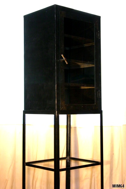 Petite vitrine sur pied console en acier brut patiné noir, très belle facture