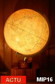 Mappemonde lumineuse vers 1930, globe en verre, pitement palissandre, de style Art-Dco.