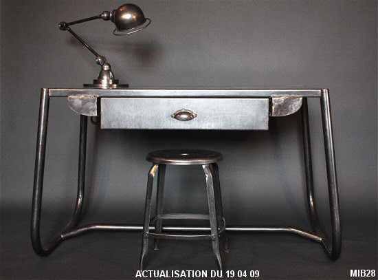 Bureau tubulaire en acier brut