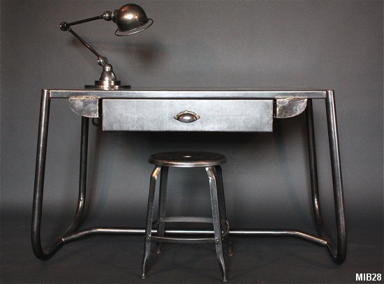 Bureau tubulaire en acier brut