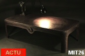 Table basse industrielle en acier rivet